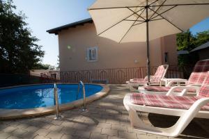 Πισίνα στο ή κοντά στο Apartment Ivona