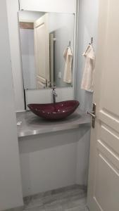 صورة لـ Charmant Studio au cœur historique de Fréjus في فريجوس +14 صورة