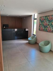 a room with two green bowls on the floor at Hotel Artemis in Nova Era
