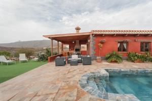 a patio with a swimming pool and a house at Villa la Casita in San Miguel de Abona