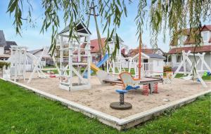 Κήπος έξω από το Lovely Home In Darlowo Wicie With Wifi +11 φωτογραφίες