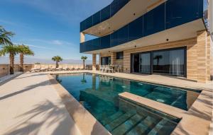 Πισίνα στο ή κοντά στο Stunning Home In Privlaka +28 φωτογραφίες