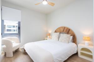 Ένα ή περισσότερα κρεβάτια σε δωμάτιο στο Home2Book Nordic Stay, Pool & Waves in Abades