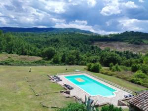 Bazén v ubytování Umbrian Farmhouse Retreat with Private Pool and Garden nebo v jeho okolí