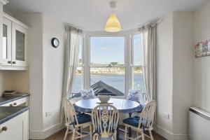 Foto sihtkohas Fowey asuva majutusasutuse Apartment Sea Views & Terrace on Waters Edge in Polruan galeriist