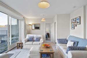 Istumisnurk majutusasutuses Apartment Sea Views & Terrace on Waters Edge in Polruan