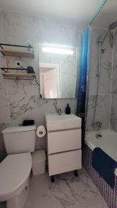 Un baño de Seabreeze Suite, La Mata Retreat