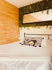 Postel nebo postele na pokoji v ubytování Le Gîte du Bonheur avec jacuzzi privatif + 45 fotografií