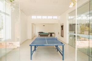 Stolní tenis v ubytování Casa praia do Francês nebo okolí
