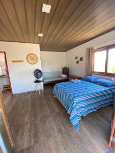 a bedroom with a bed in a room with a wooden ceiling at Mirante dos Ventos in Luis Correia