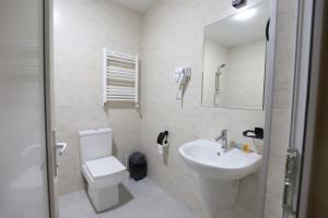 Koupelna v ubytování Green Hotel Tskaltubo