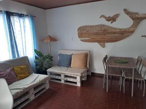 a living room with a couch and a table at Hostel Casa Mar in Liberia