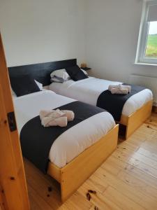 Postel nebo postele na pokoji v ubytování Coastal View Cottage