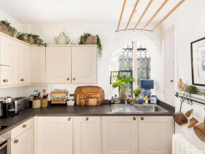 Gallery image of Pass the Keys Historic 2Bed Chapel in Central Warwick in Warwick