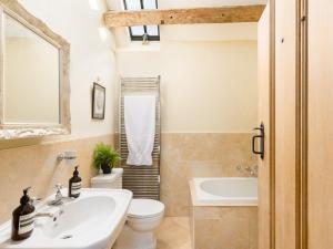 Gallery image of Pass the Keys Historic 2Bed Chapel in Central Warwick in Warwick