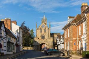 Gallery image of Pass the Keys Historic 2Bed Chapel in Central Warwick in Warwick