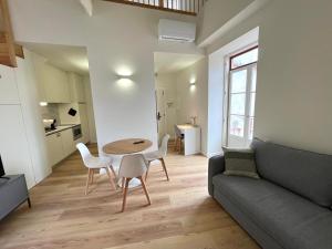 a living room with a couch and a table and chairs at Casas de Alpedide in Coimbra