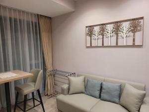 Homey 1 BR Apt at Branz BSD的休息区