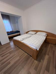 Postel nebo postele na pokoji v ubytování Arany fácán apartman