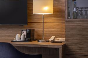 Příslušenství pro přípravu čaje a kávy v ubytování Maritim Hotel Darmstadt