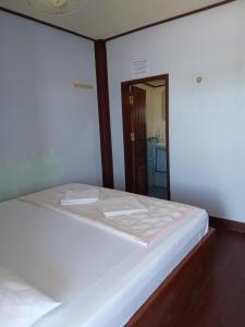Postel nebo postele na pokoji v ubytování Sunset bar bungalows