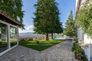 a patio with a view of a yard at Casa Avó Chiquinha in Montalegre