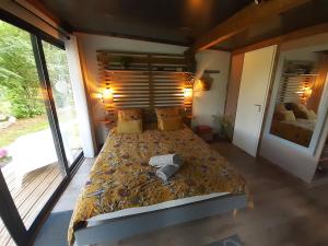 Camping Etang Du Camp客房内的一张或多张床位