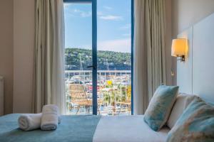 Postel nebo postele na pokoji v ubytování Hotel Miramar