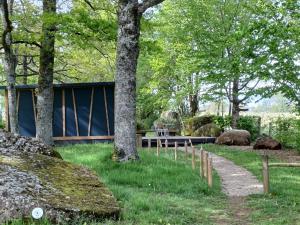 Camping Etang Du Camp外面的花园