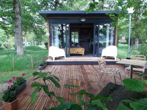 Camping Etang Du Camp外面的花园
