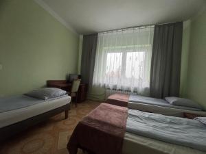 Posteľ alebo postele v izbe v ubytovaní OŚRODEK WYPOCZYNKOWY MAZOWSZE W KARPACZ