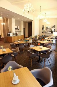 Reštaurácia alebo iné gastronomické zariadenie v ubytovaní Central Hotel Prague
