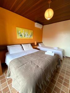 a bedroom with two beds in a room at Villa Zen Pirenópolis Conforto e Bem-Estar in Pirenópolis +31 photos