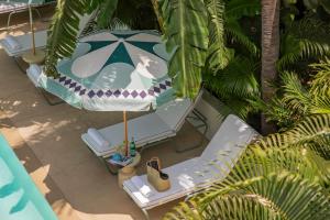 an overhead view of a beach umbrella and chairs at Maison Tropical in Flic-en-Flac +36 photos
