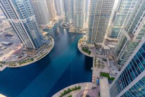 Nespecifikovaný výhled na destinaci Dubaj nebo výhled na město při pohledu z apartmánu