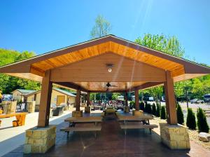 Dudley Creek RV Resort餐厅或其他用餐的地方