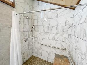 Dudley Creek RV Resort的一间浴室