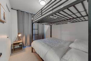 Ένα ή περισσότερα κρεβάτια σε δωμάτιο στο La Bergerie 49 - Ski-in Ski-out
