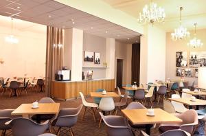 Reštaurácia alebo iné gastronomické zariadenie v ubytovaní Central Hotel Prague