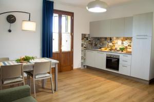 a kitchen with a table and a dining room at Agriturismo Il Cuscino Nel Pagliaio in Campiglia Marittima