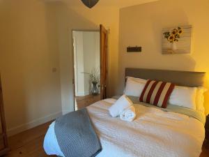 Voodi või voodid majutusasutuse Heron House- Fermoyle Properties toas