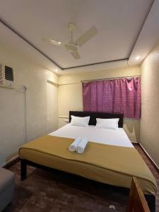 Ένα ή περισσότερα κρεβάτια σε δωμάτιο στο Mumbai Residency