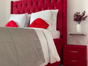 Postel nebo postele na pokoji v ubytování RESIDENCE HMR Douala - Lendi + 60 fotografií