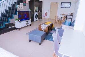 Μια τηλεόραση ή/και κέντρο ψυχαγωγίας στο B & B Cozy Duplex Tamarind Square Cyberjaya