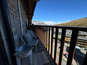Rõdu või terrass majutusasutuses Modern Loft in Pas de la Casa, wifi, ski
