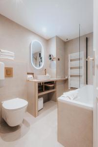 Koupelna v ubytování Hôtel Henry II Beaune Centre + 37 fotografií