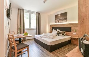 A bed or beds in a room at Hochwertige Ferienwohnung