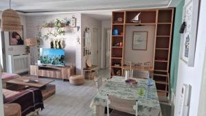 a living room with a table and a television at Cozy apartment 10 min from Airport in Tunis