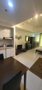 a kitchen and living room with a table and a couch at KL Rooms at Greenbelt makati with cityview in Manila