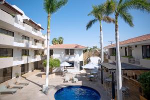 Bazén v ubytování Hotel Santa Fe Los Cabos by Villa Group nebo v jeho okolí
